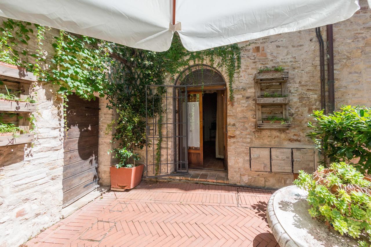 Appartamenti Turistici Vicolo S. Chiara Sassoferrato Exteriér fotografie