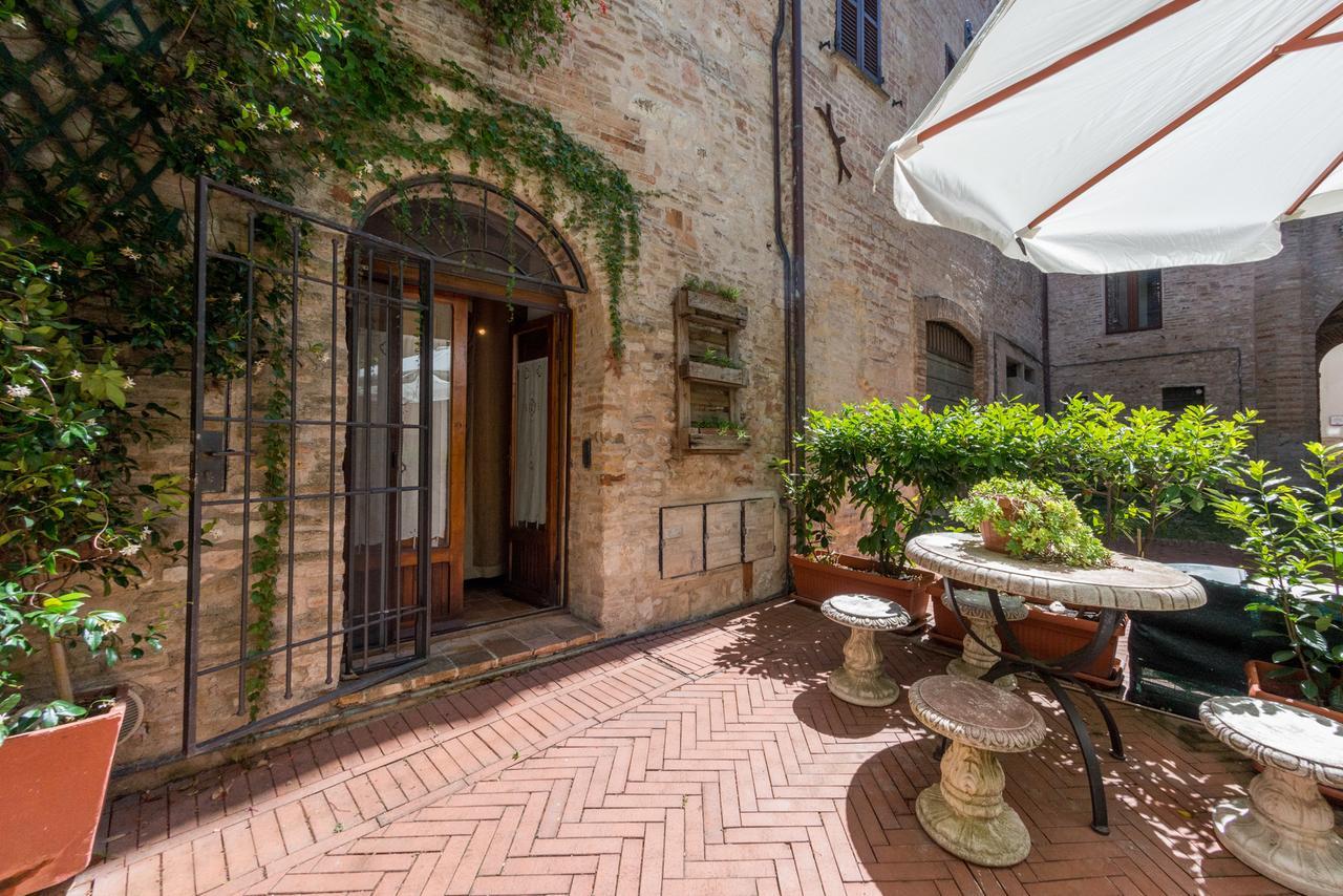 Appartamenti Turistici Vicolo S. Chiara Sassoferrato Exteriér fotografie