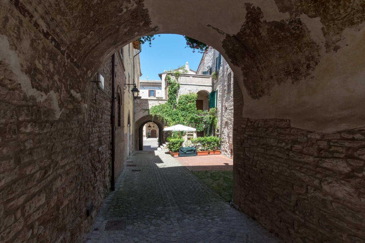 Appartamenti Turistici Vicolo S. Chiara Sassoferrato Exteriér fotografie